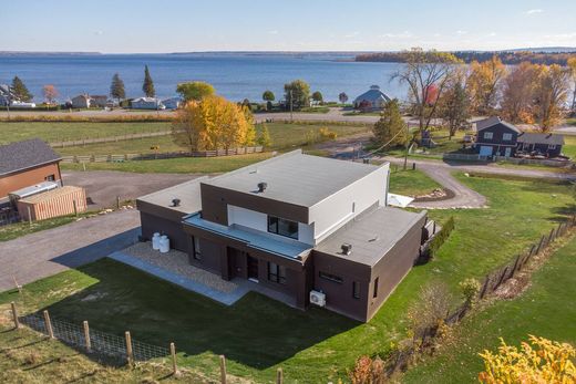 Detached House in Saint-Placide, Laurentides