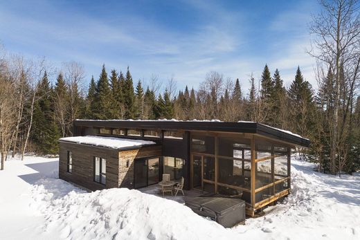 Detached House in Sainte-Agathe-des-Monts, Laurentides