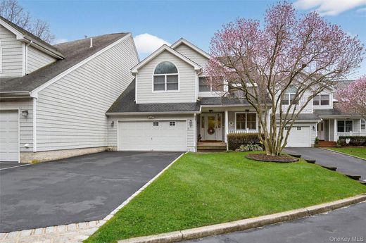 Apartment in Centerport, Suffolk County