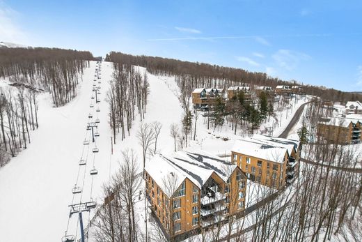 Bromont, Montérégieのアパートメント