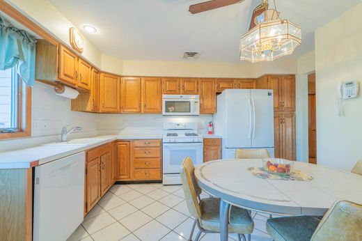 Luxury home in Clifton, Passaic County