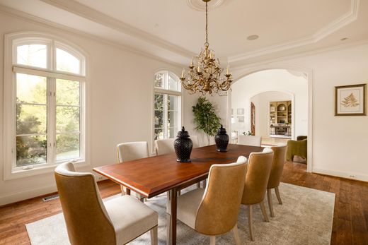 Luxury home in Potomac, Montgomery County