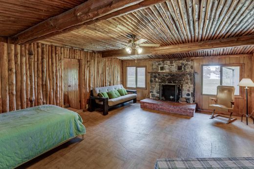 Luxury home in Merrifield, Crow Wing County