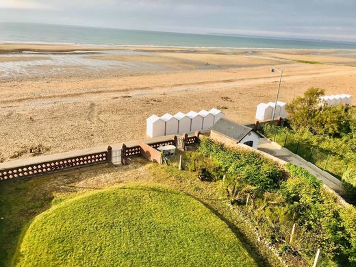 Apartment / Etagenwohnung in Villers-sur-Mer, Calvados