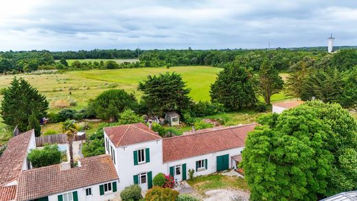 Detached House in Saint-Pierre-d'Oléron, Charente-Maritime