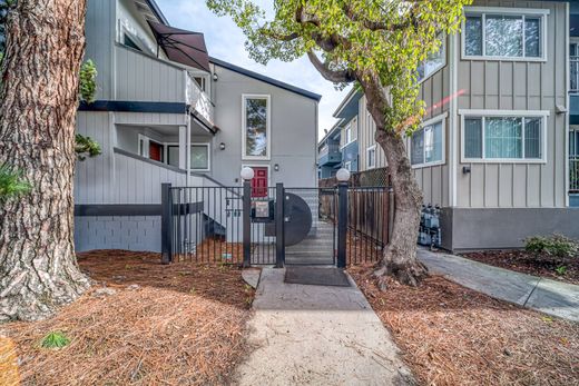 Apartment in East Palo Alto, San Mateo County