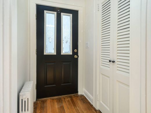 Luxury home in Port Washington, Nassau County