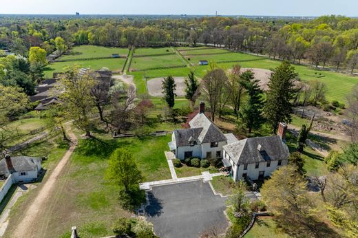 Detached House in Old Westbury, Nassau County