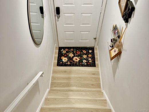 Apartment in Coram, Suffolk County