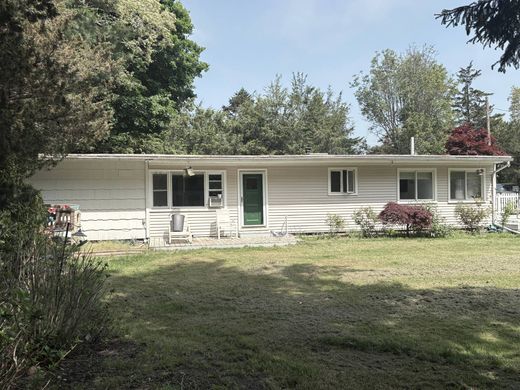 Detached House in Westhampton Beach, Suffolk County