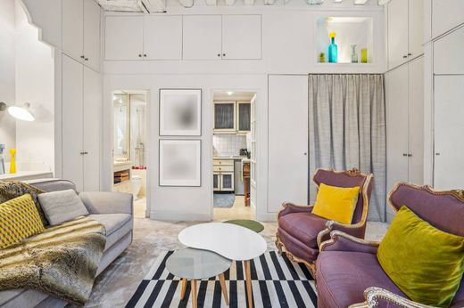 Apartment in Saint-Germain, Odéon, Monnaie, Paris