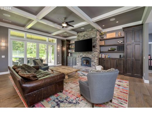 Luxury home in Hillsboro, Washington County