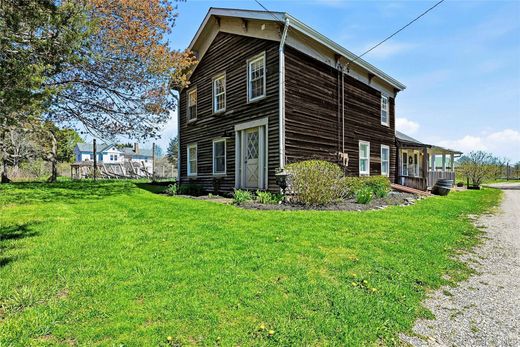 Detached House in Cutchogue, Suffolk County