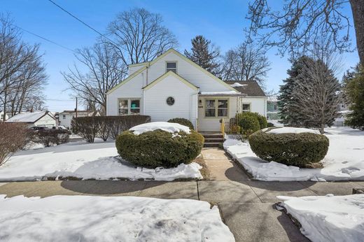 Luxury home in Carlstadt, Bergen County