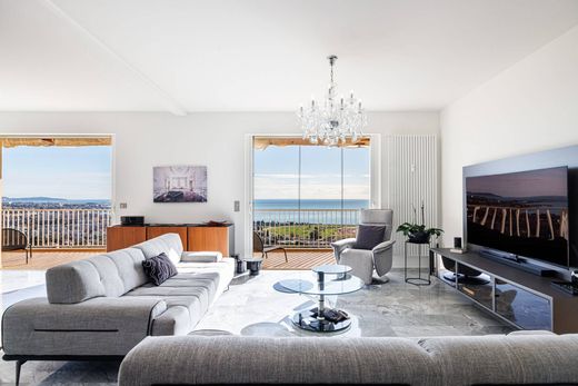 Apartment / Etagenwohnung in Cagnes-sur-Mer, Alpes-Maritimes