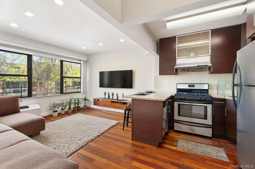 Apartment in Fresh Meadows, Queens