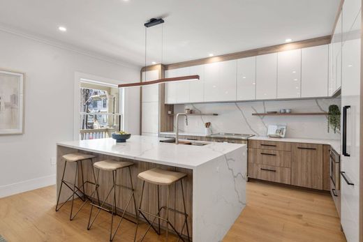 Apartment in Brookline, Norfolk County