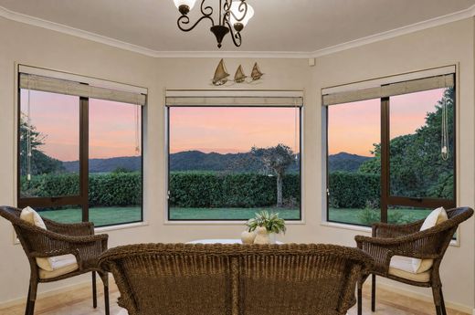 Country House in Clevedon, Auckland
