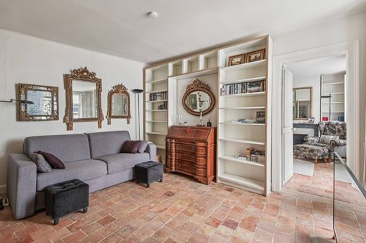 Apartment in Saint-Germain, Odéon, Monnaie, Paris