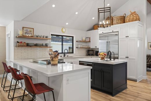 Luxury home in Ojai, Ventura County