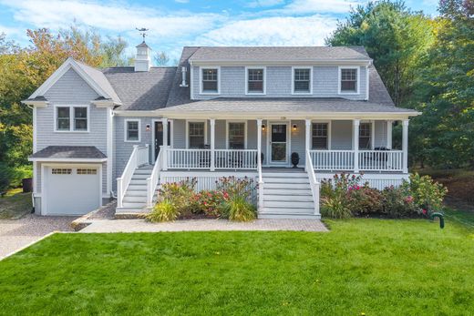 Detached House in Mashpee, Barnstable County