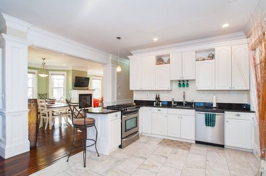 Apartment in Newton, Middlesex County