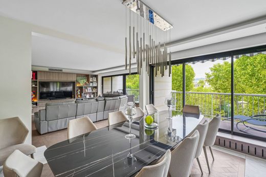 Apartment / Etagenwohnung in Neuilly-sur-Seine, Hauts-de-Seine