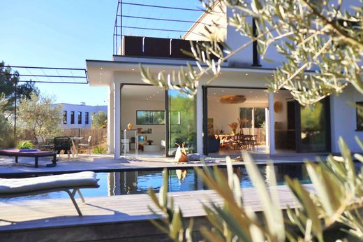 ‏בית חד-משפחתי ב  Sommières, Gard