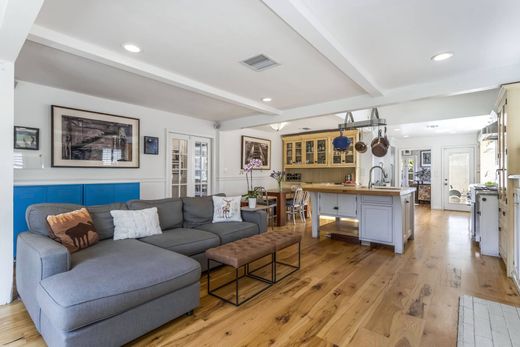 Detached House in Valley Village, Los Angeles County