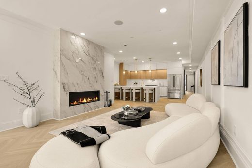Apartment in Washington, Washington County