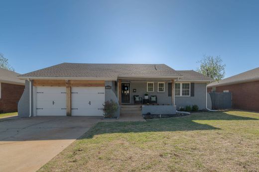 Detached House in The Village, Oklahoma County