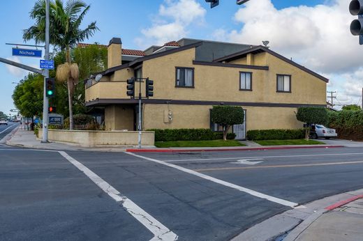 Duplex in Huntington Beach, Orange County