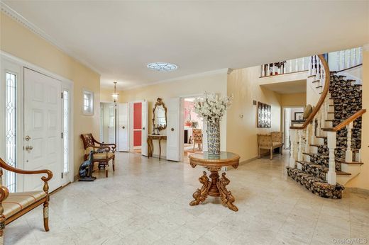 Detached House in Saint James, Suffolk County