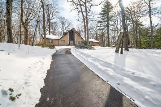 Detached House in Warrenville, Somerset County
