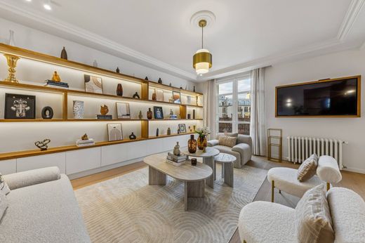 Apartment in Champs-Elysées, Madeleine, Triangle d’or, Paris