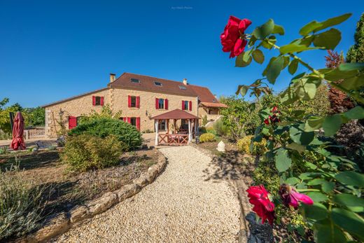 Dom jednorodzinny w Saint-Cyprien, Dordogne