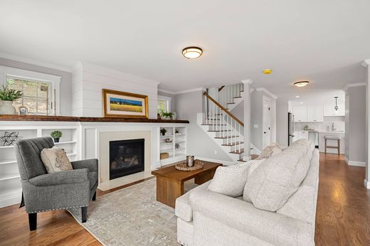 Detached House in Amesbury, Essex County