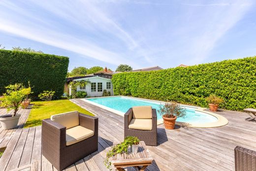 Detached House in Le Bouscat, Gironde