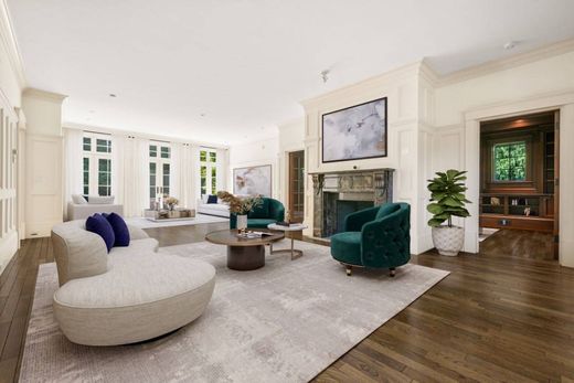 Detached House for sale in Brookline