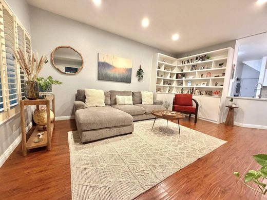 Apartment in Thousand Oaks, Ventura County
