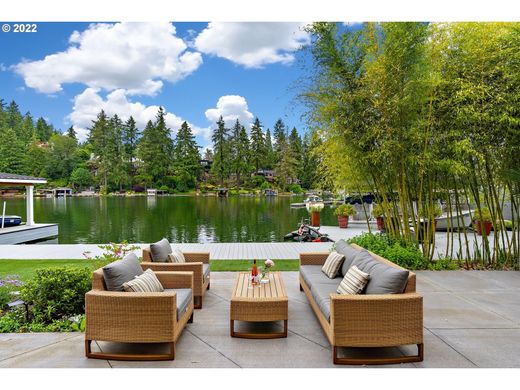 Luxury home in Lake Oswego, Clackamas County