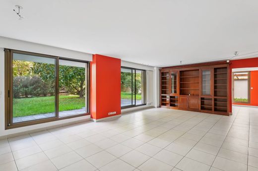 Apartment in Neuilly-sur-Seine, Hauts-de-Seine