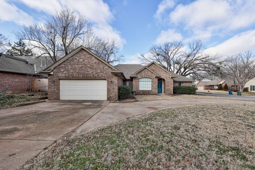 Detached House in Edmond, Oklahoma County
