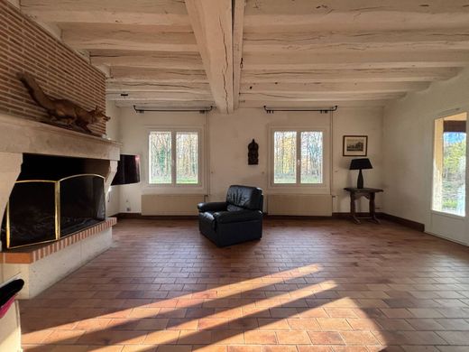 Casa Unifamiliare a Yvoy-le-Marron, Loir-et-Cher