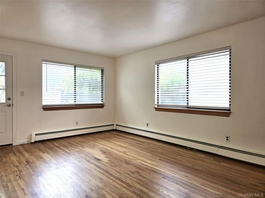 Duplex in Port Washington, Nassau County
