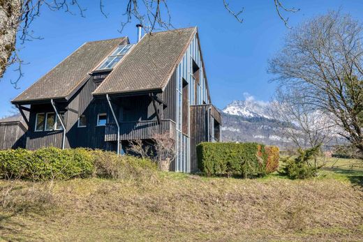 Einfamilienhaus in Menthon-Saint-Bernard, Haute-Savoie