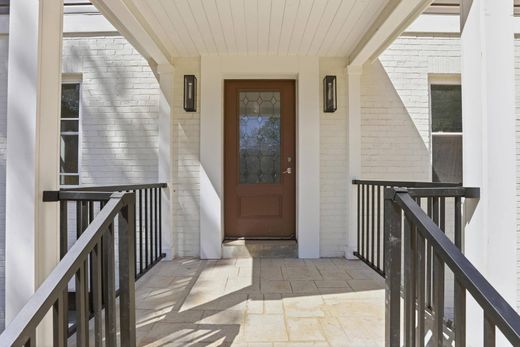 Luxury home in Falls Church, City of Falls Church