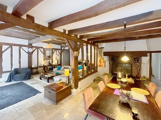 Detached House in Sort-en-Chalosse, Landes