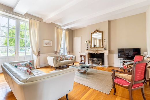 Detached House in Bordeaux, Gironde