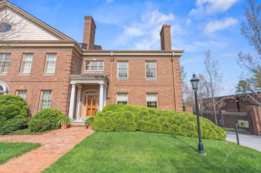 Apartment for sale in Lexington